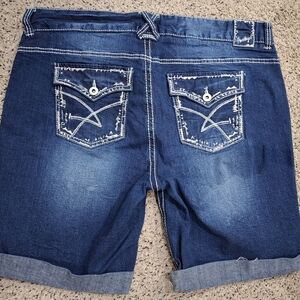 Amethyst Jean shorts size 16